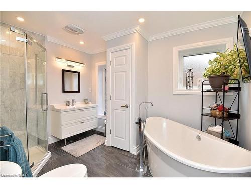 293 Fairfield Avenue, Hamilton, ON - Indoor Photo Showing Bathroom
