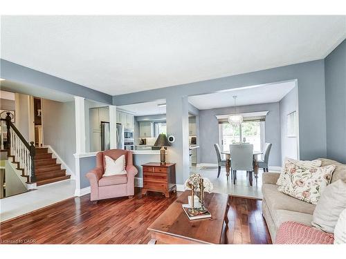 5203 Broughton Crescent, Burlington, ON - Indoor Photo Showing Living Room