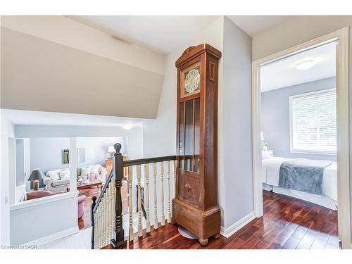 5203 Broughton Crescent, Burlington, ON - Indoor Photo Showing Other Room