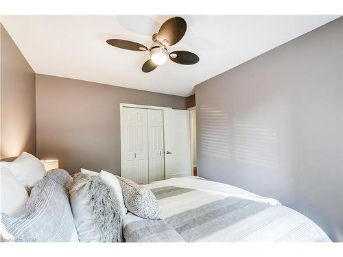 5203 Broughton Crescent, Burlington, ON - Indoor Photo Showing Bedroom