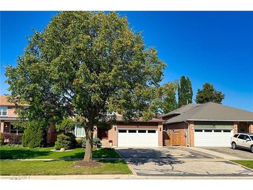 223 River Oaks Boulevard W Oakville, ON L6H 3V2