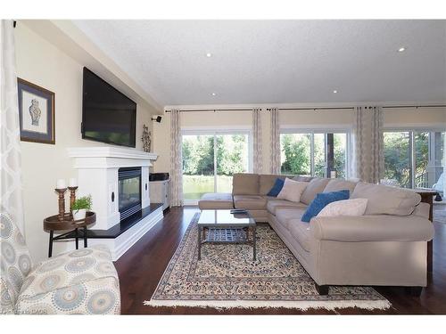 530 St Andrew Street E, Fergus, ON - Indoor Photo Showing Living Room With Fireplace