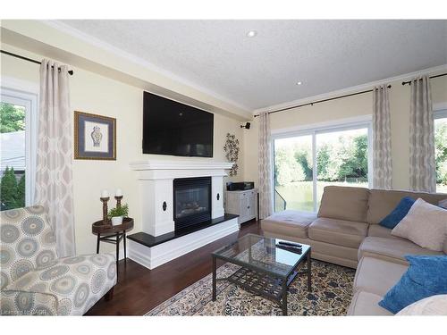 530 St Andrew Street E, Fergus, ON - Indoor Photo Showing Living Room With Fireplace