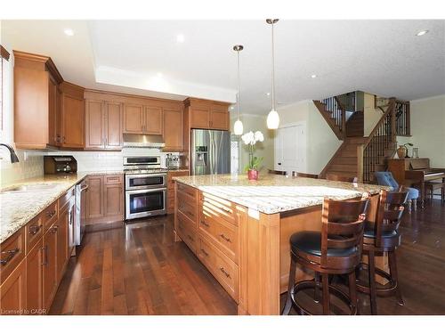 530 St Andrew Street E, Fergus, ON - Indoor Photo Showing Kitchen With Upgraded Kitchen