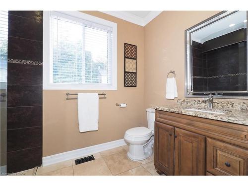 530 St Andrew Street E, Fergus, ON - Indoor Photo Showing Bathroom