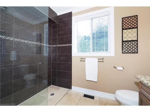 530 St Andrew Street E, Fergus, ON - Indoor Photo Showing Bathroom