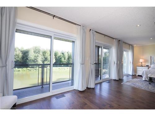 530 St Andrew Street E, Fergus, ON - Indoor