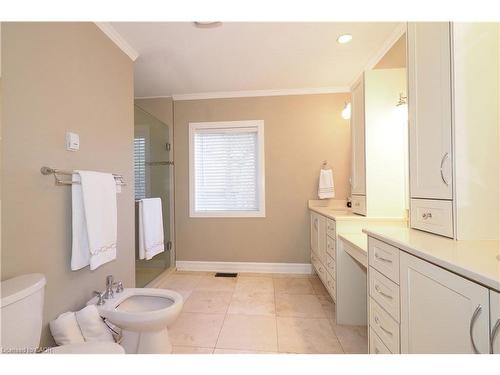 530 St Andrew Street E, Fergus, ON - Indoor Photo Showing Bathroom