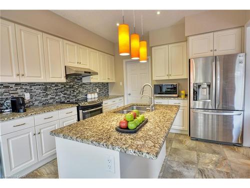 130 Coopershawk Street, Kitchener, ON - Indoor Photo Showing Kitchen With Double Sink With Upgraded Kitchen
