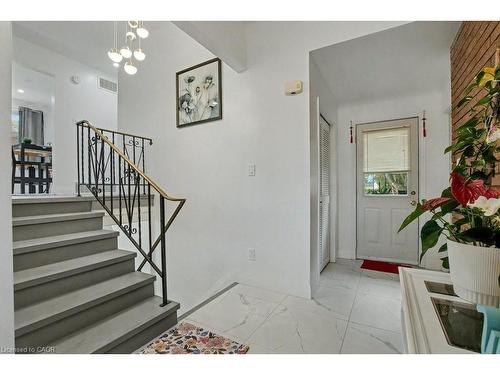 40 Tara Court, Hamilton, ON - Indoor Photo Showing Other Room