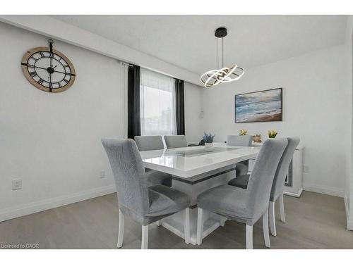 40 Tara Court, Hamilton, ON - Indoor Photo Showing Dining Room