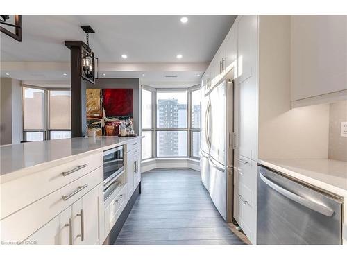 17C-67 Caroline Street S, Hamilton, ON - Indoor Photo Showing Kitchen With Upgraded Kitchen