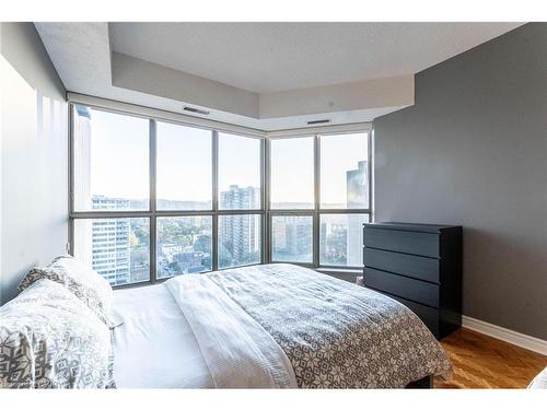 17C-67 Caroline Street S, Hamilton, ON - Indoor Photo Showing Bedroom