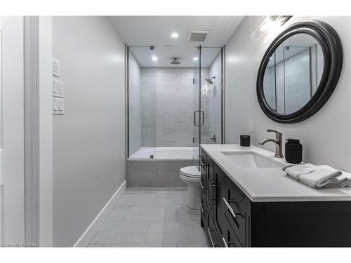 17C-67 Caroline Street S, Hamilton, ON - Indoor Photo Showing Bathroom
