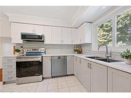 544 Glen Manor Boulevard, Waterloo, ON - Indoor Photo Showing Kitchen With Double Sink With Upgraded Kitchen