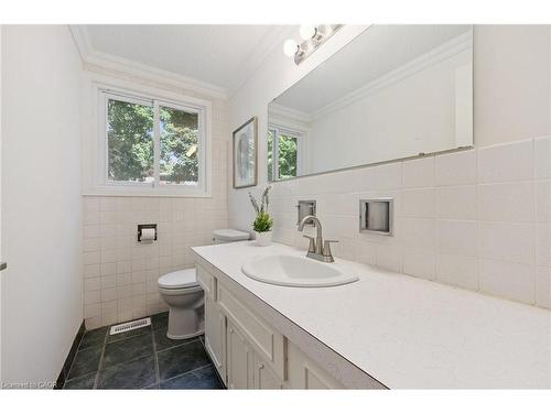 544 Glen Manor Boulevard, Waterloo, ON - Indoor Photo Showing Bathroom
