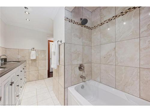 544 Glen Manor Boulevard, Waterloo, ON - Indoor Photo Showing Bathroom
