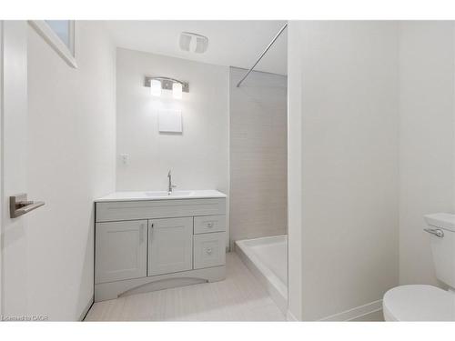 544 Glen Manor Boulevard, Waterloo, ON - Indoor Photo Showing Bathroom