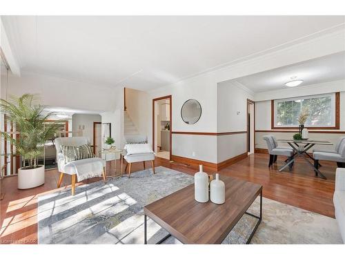 544 Glen Manor Boulevard, Waterloo, ON - Indoor Photo Showing Living Room