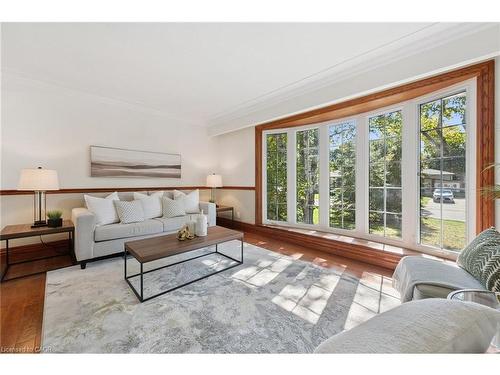 544 Glen Manor Boulevard, Waterloo, ON - Indoor Photo Showing Living Room