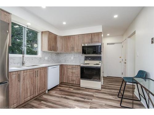 389 Dunvegan Drive, Waterloo, ON - Indoor Photo Showing Kitchen