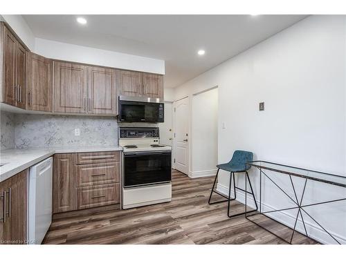 389 Dunvegan Drive, Waterloo, ON - Indoor Photo Showing Kitchen