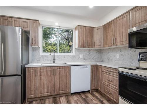 389 Dunvegan Drive, Waterloo, ON - Indoor Photo Showing Kitchen