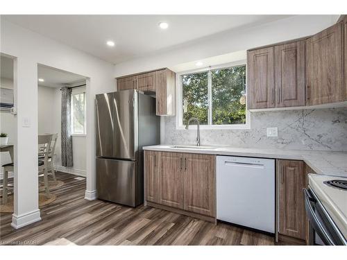 389 Dunvegan Drive, Waterloo, ON - Indoor Photo Showing Kitchen