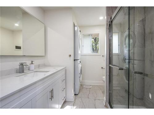 389 Dunvegan Drive, Waterloo, ON - Indoor Photo Showing Bathroom