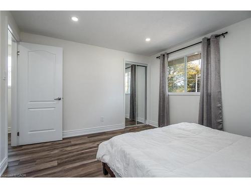 389 Dunvegan Drive, Waterloo, ON - Indoor Photo Showing Bedroom
