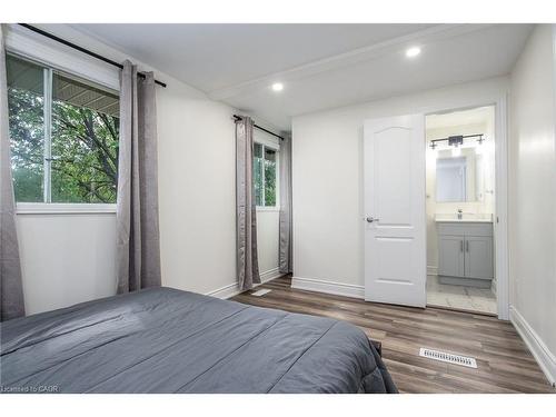 389 Dunvegan Drive, Waterloo, ON - Indoor Photo Showing Bedroom