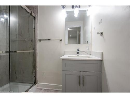389 Dunvegan Drive, Waterloo, ON - Indoor Photo Showing Bathroom