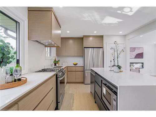 13 Skyland Drive, Hamilton, ON - Indoor Photo Showing Kitchen With Upgraded Kitchen