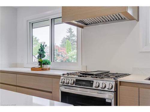 13 Skyland Drive, Hamilton, ON - Indoor Photo Showing Kitchen