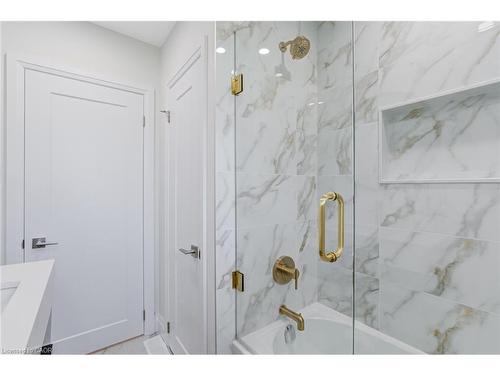 13 Skyland Drive, Hamilton, ON - Indoor Photo Showing Bathroom