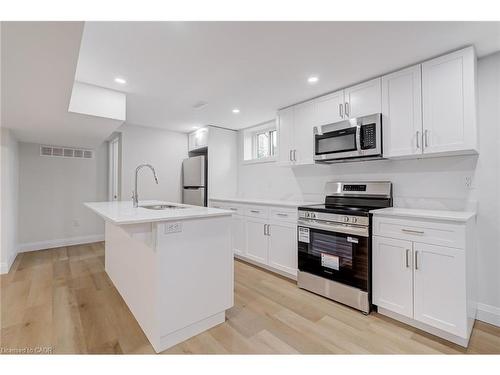 13 Skyland Drive, Hamilton, ON - Indoor Photo Showing Kitchen With Upgraded Kitchen