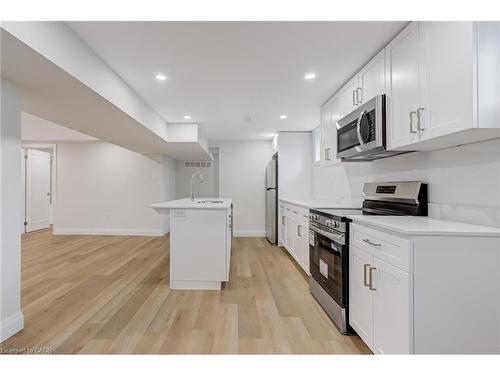13 Skyland Drive, Hamilton, ON - Indoor Photo Showing Kitchen