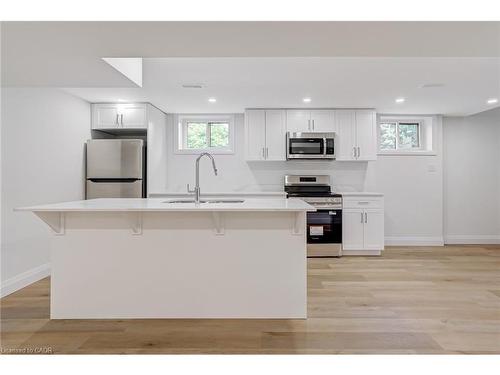 13 Skyland Drive, Hamilton, ON - Indoor Photo Showing Kitchen