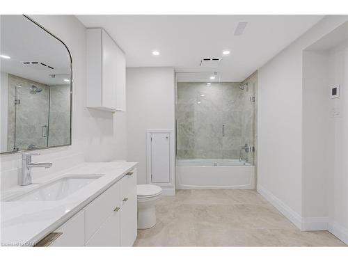 13 Skyland Drive, Hamilton, ON - Indoor Photo Showing Bathroom