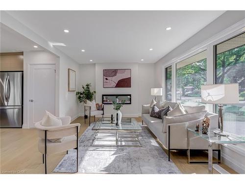 13 Skyland Drive, Hamilton, ON - Indoor Photo Showing Living Room
