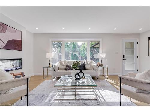 13 Skyland Drive, Hamilton, ON - Indoor Photo Showing Living Room