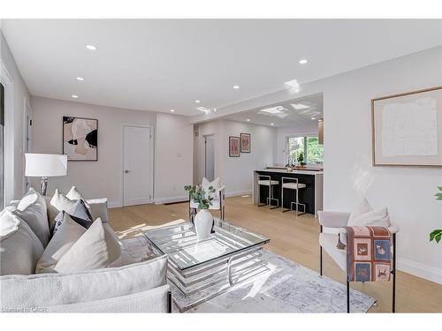 13 Skyland Drive, Hamilton, ON - Indoor Photo Showing Living Room