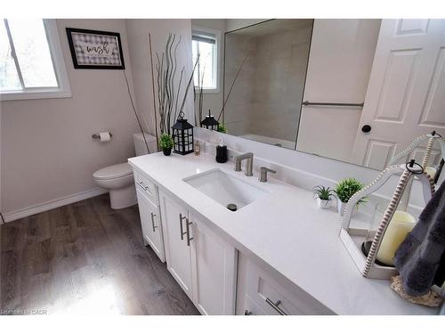 29 Riviera Ridge, Stoney Creek, ON - Indoor Photo Showing Bathroom