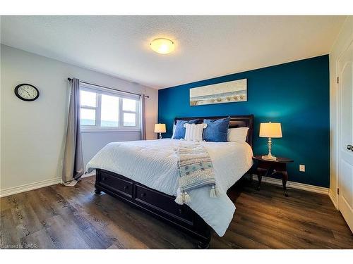 110 Marina Point Crescent, Hamilton, ON - Indoor Photo Showing Bedroom
