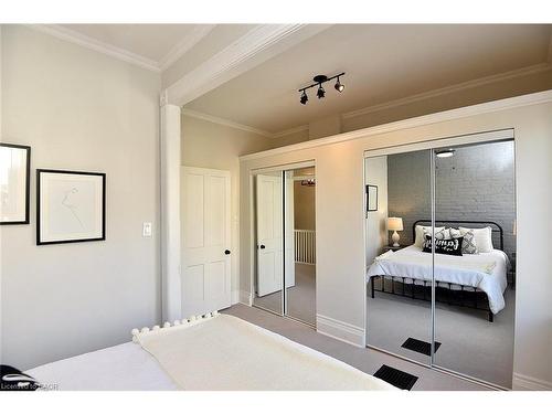 277 Main Street W, Hamilton, ON - Indoor Photo Showing Bedroom