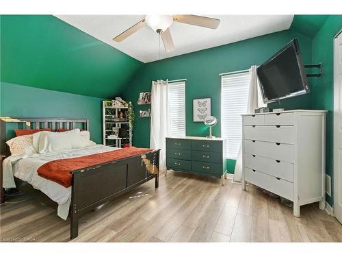 487 Catharine Street N, Hamilton, ON - Indoor Photo Showing Bedroom