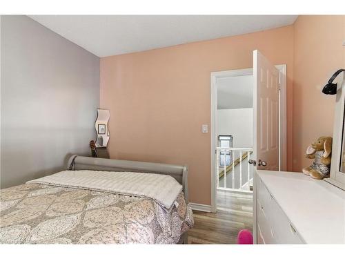 487 Catharine Street N, Hamilton, ON - Indoor Photo Showing Bedroom