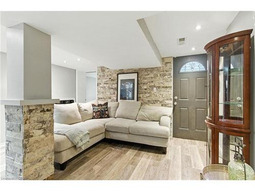 487 Catharine Street N, Hamilton, ON - Indoor Photo Showing Living Room