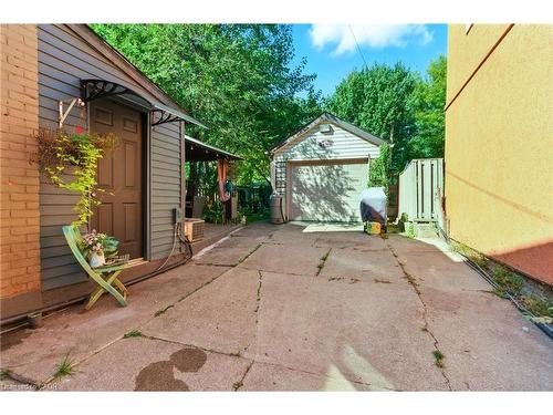 487 Catharine Street N, Hamilton, ON - Outdoor With Exterior