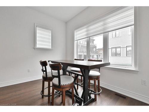 1327 Wheat Boom Drive, Oakville, ON - Indoor Photo Showing Dining Room